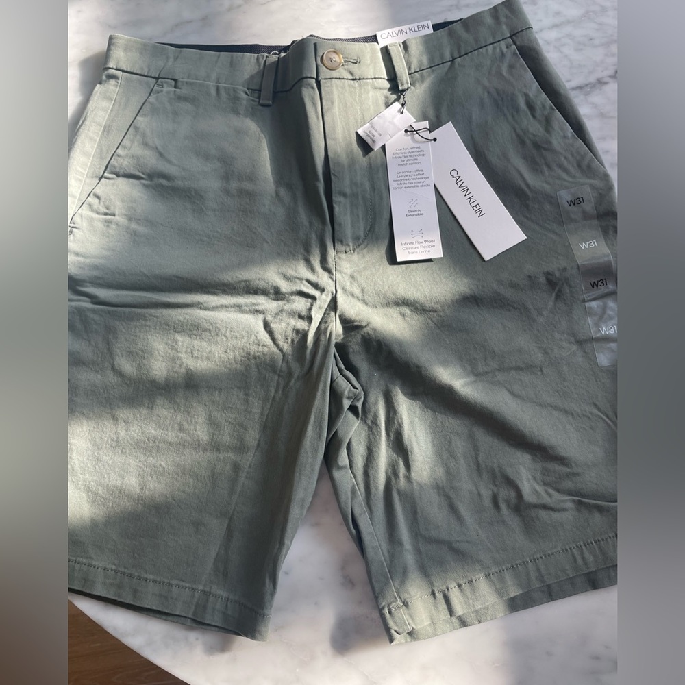 Calvin Klein olive green shorts size 31